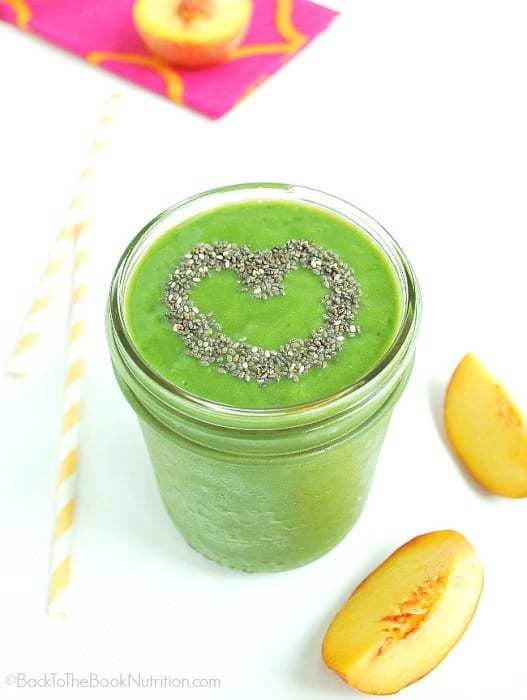 This super healthy peach pineapple green smoothie is bursting with summer flavor! (dairy free) | Back To The Book Nutrition