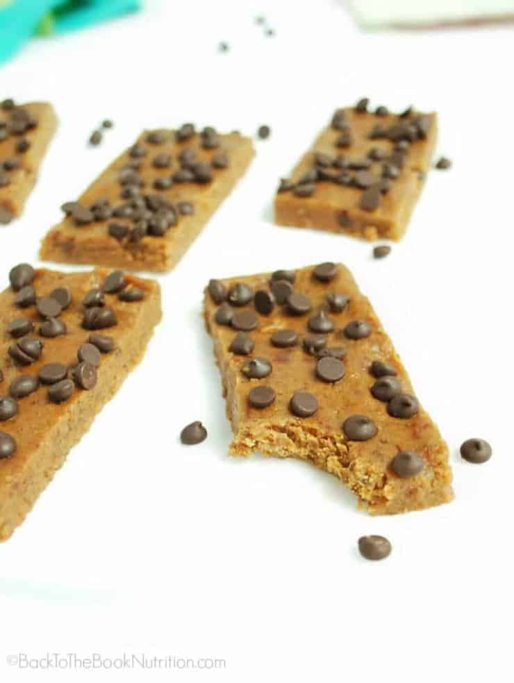 Peanut butter chocolate chip energy bars make a super easy and healthy breakfast or snack, and are way cheaper than Larabars! Gluten free, dairy free | Back To The Book Nutrition